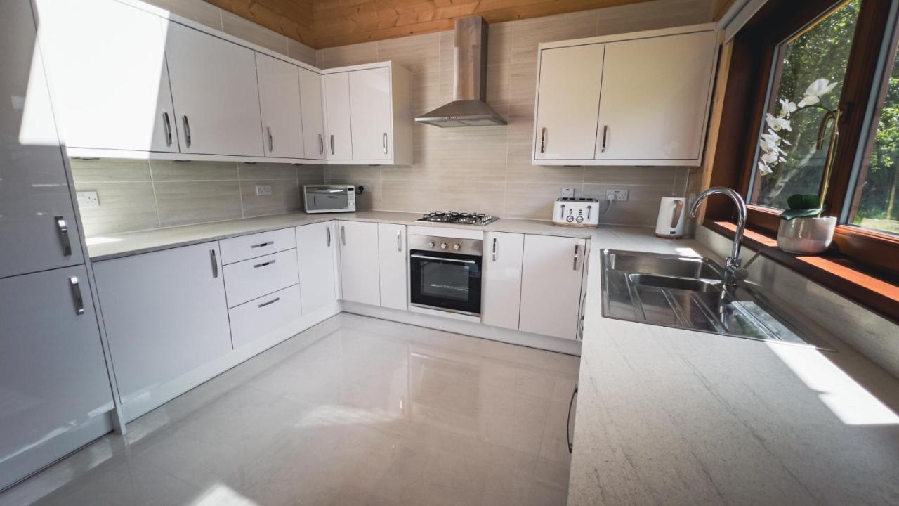 Sundance Lodge, Fantastic New Cabin With Hot Tub - Sleeps 6 - Largest In Felmoor Park Morpeth Bagian luar foto