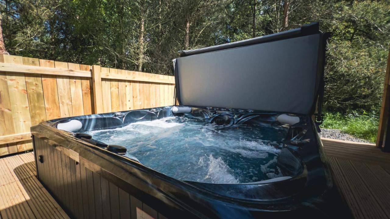Sundance Lodge, Fantastic New Cabin With Hot Tub - Sleeps 6 - Largest In Felmoor Park Morpeth Bagian luar foto