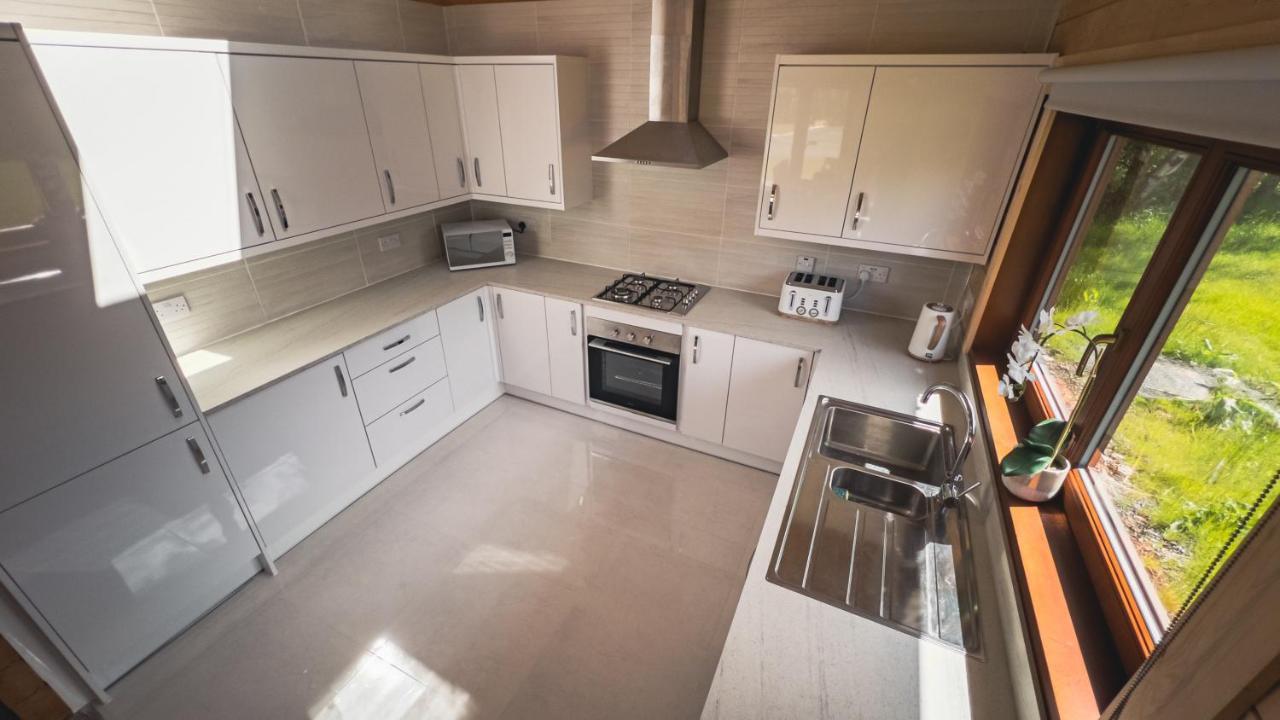 Sundance Lodge, Fantastic New Cabin With Hot Tub - Sleeps 6 - Largest In Felmoor Park Morpeth Bagian luar foto