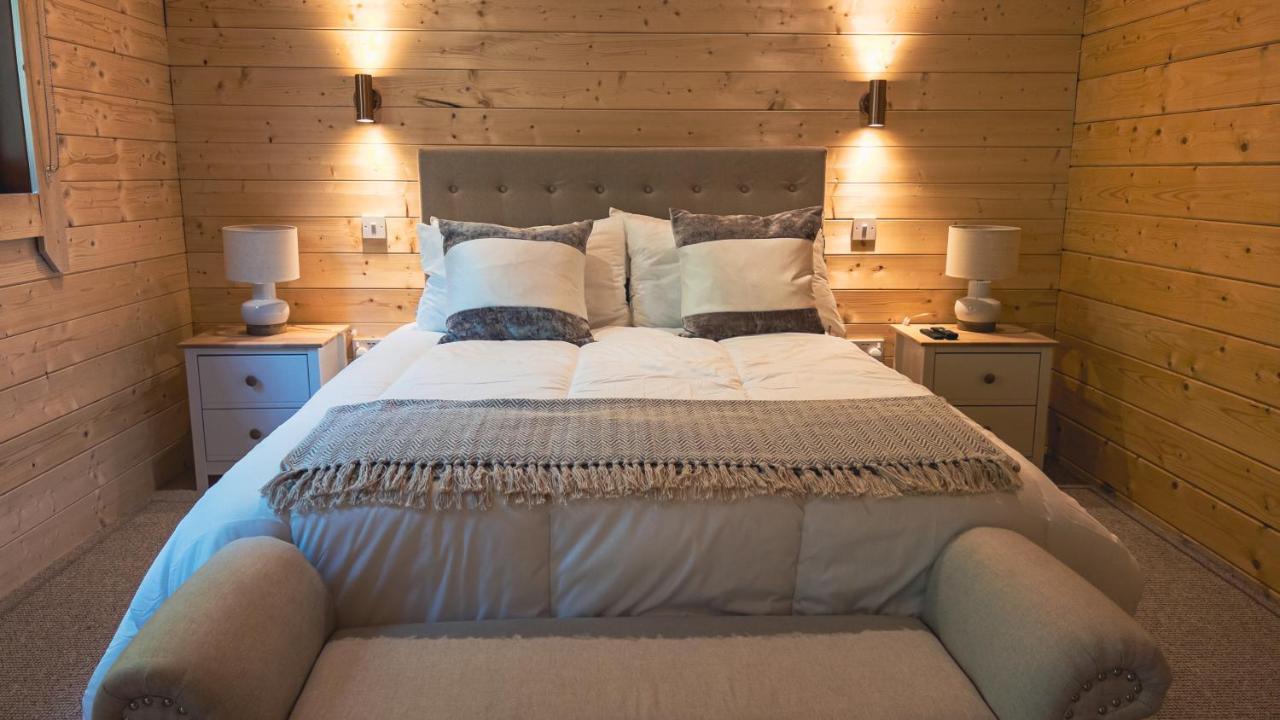 Sundance Lodge, Fantastic New Cabin With Hot Tub - Sleeps 6 - Largest In Felmoor Park Morpeth Bagian luar foto