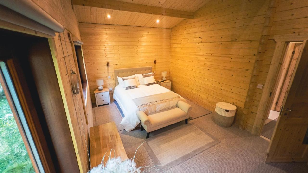 Sundance Lodge, Fantastic New Cabin With Hot Tub - Sleeps 6 - Largest In Felmoor Park Morpeth Bagian luar foto