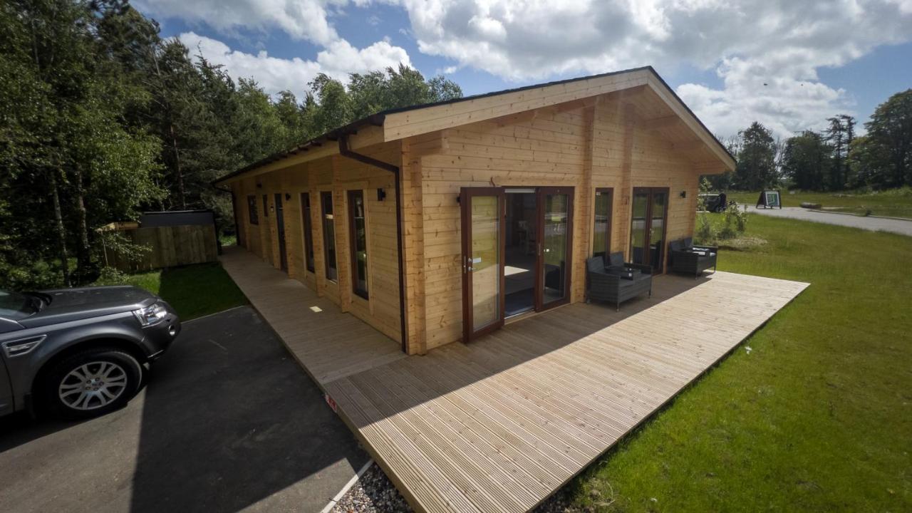 Sundance Lodge, Fantastic New Cabin With Hot Tub - Sleeps 6 - Largest In Felmoor Park Morpeth Bagian luar foto