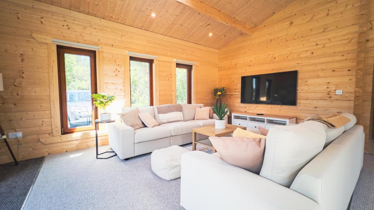 Sundance Lodge, Fantastic New Cabin With Hot Tub - Sleeps 6 - Largest In Felmoor Park Morpeth Bagian luar foto