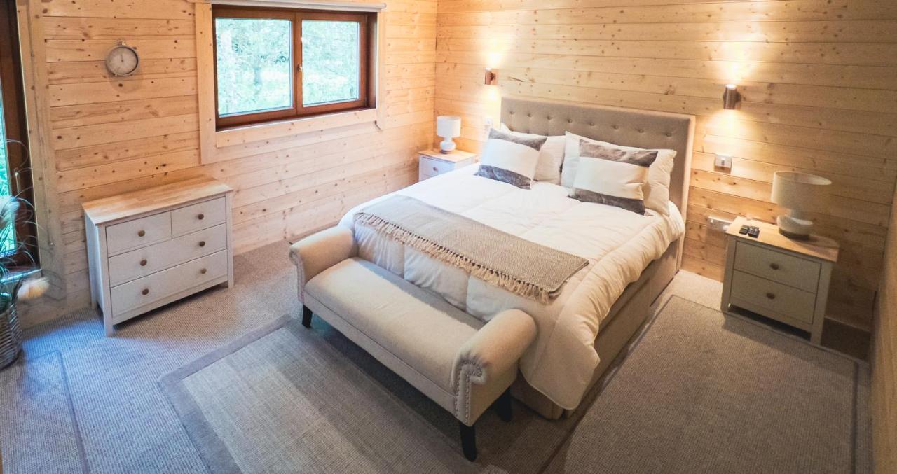 Sundance Lodge, Fantastic New Cabin With Hot Tub - Sleeps 6 - Largest In Felmoor Park Morpeth Bagian luar foto