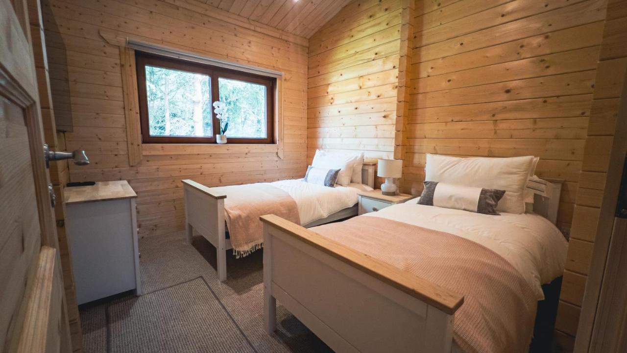 Sundance Lodge, Fantastic New Cabin With Hot Tub - Sleeps 6 - Largest In Felmoor Park Morpeth Bagian luar foto