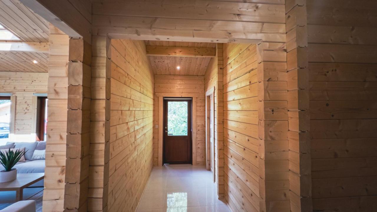 Sundance Lodge, Fantastic New Cabin With Hot Tub - Sleeps 6 - Largest In Felmoor Park Morpeth Bagian luar foto