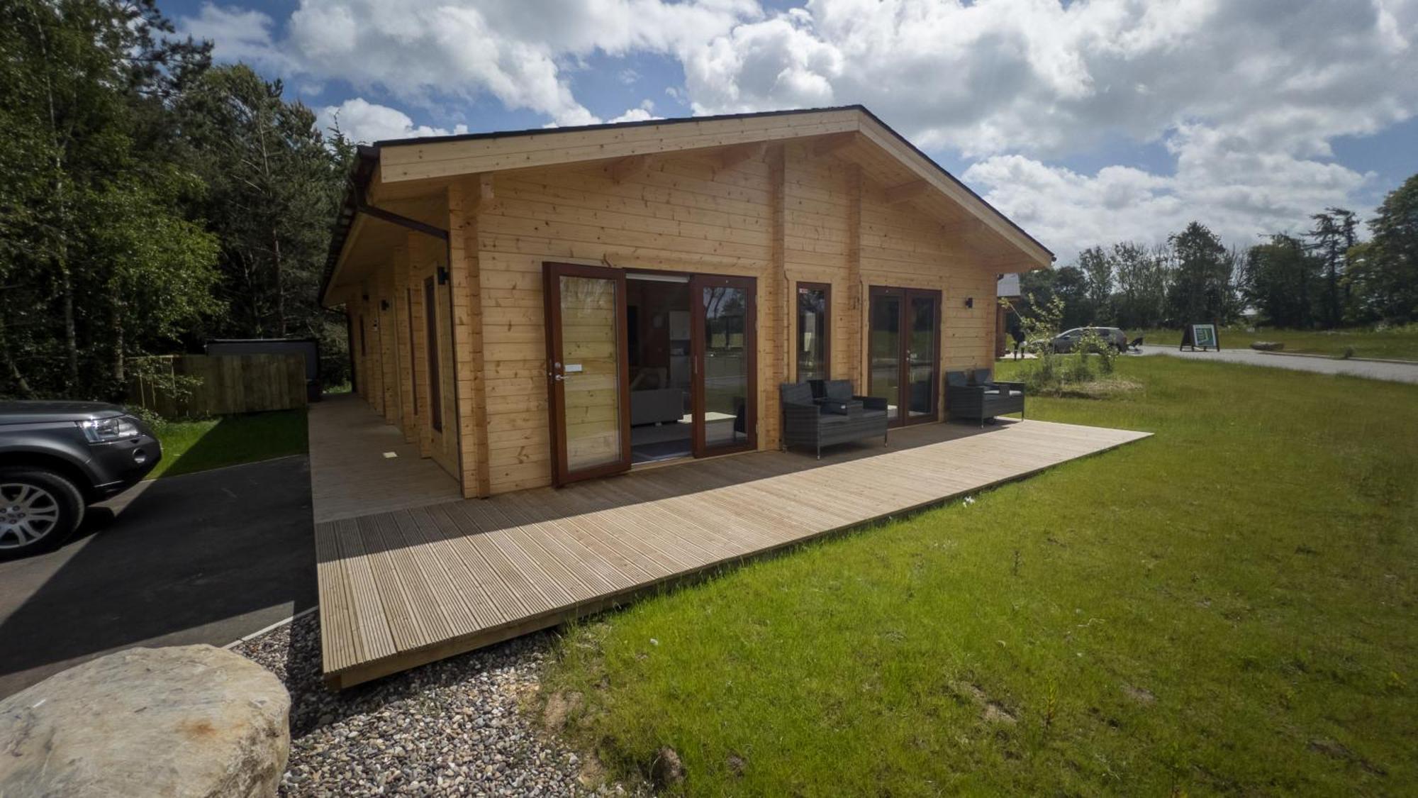 Sundance Lodge, Fantastic New Cabin With Hot Tub - Sleeps 6 - Largest In Felmoor Park Morpeth Ruang foto